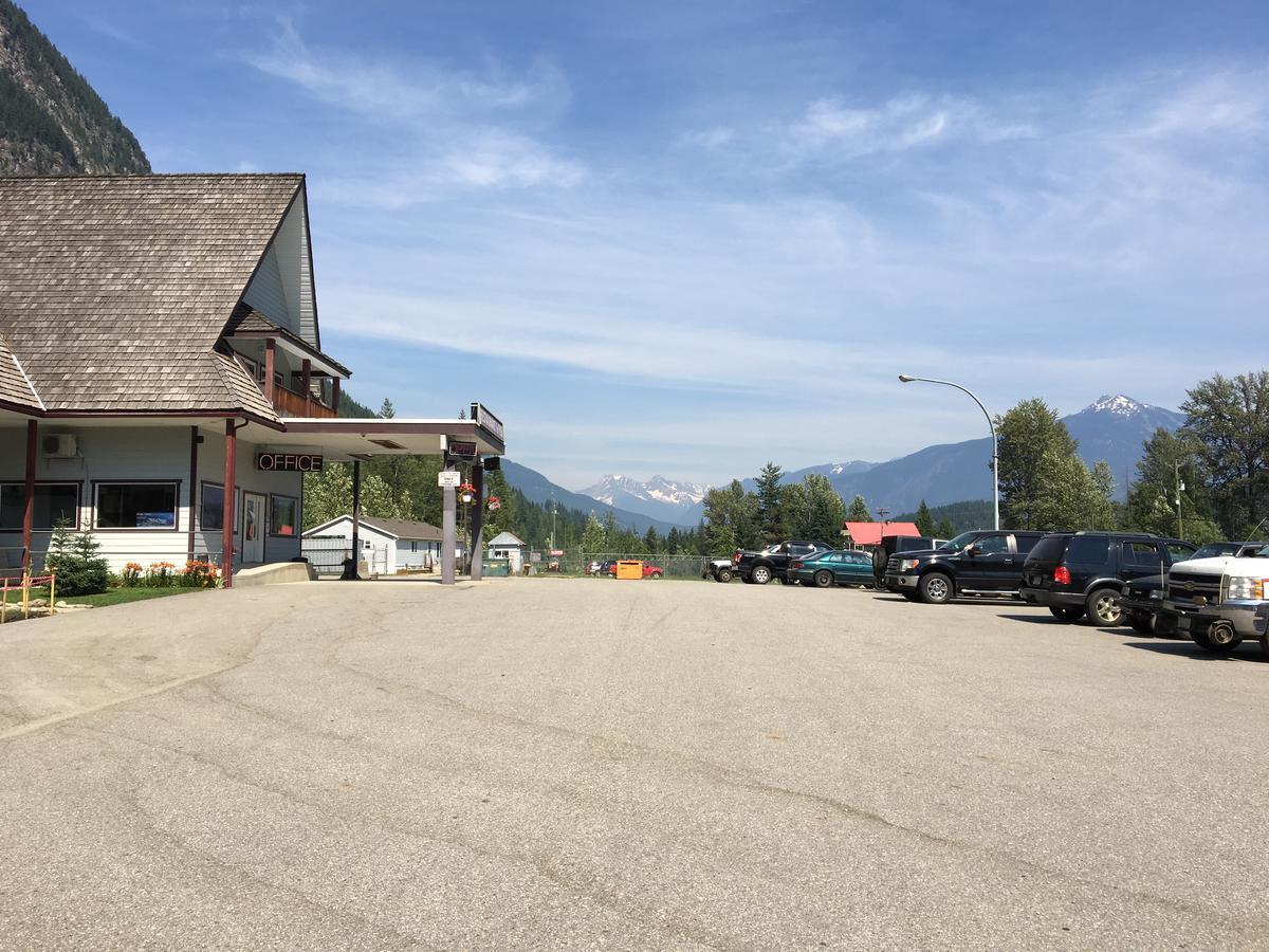 Peaks Lodge レベルストーク エクステリア 写真