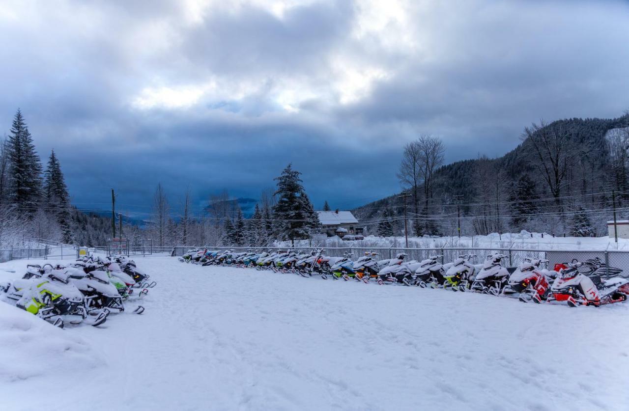 Peaks Lodge レベルストーク エクステリア 写真